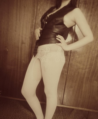 Соблазнительная брюнетка с шикарной фигурой и чувственными губами готова окунуть тебя в мир удовольствия и страсти. Позволь себе насладиться мной и отдохнуть от повседневной рутины! 9832, 20 лет